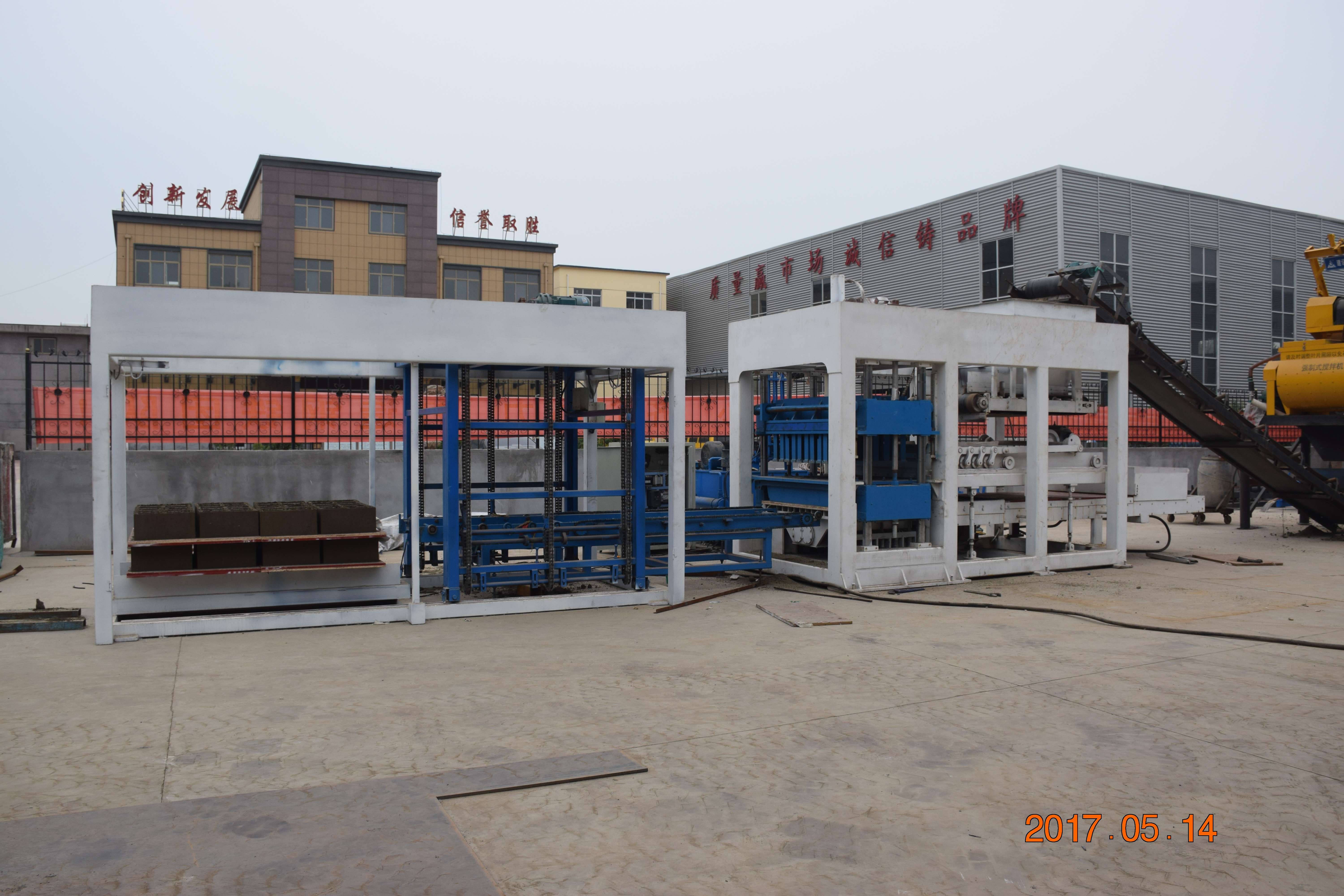 Hollow Fly Ash Brick Making Machine Brick Molding Machine Price QTJ8-15 Automatic Hydraulic Brick Ma(图2) Hollow Fly Ash Brick Making Machine Brick Molding Machine Price QTJ8-15 Automatic Hydraulic Brick Ma(图2)
