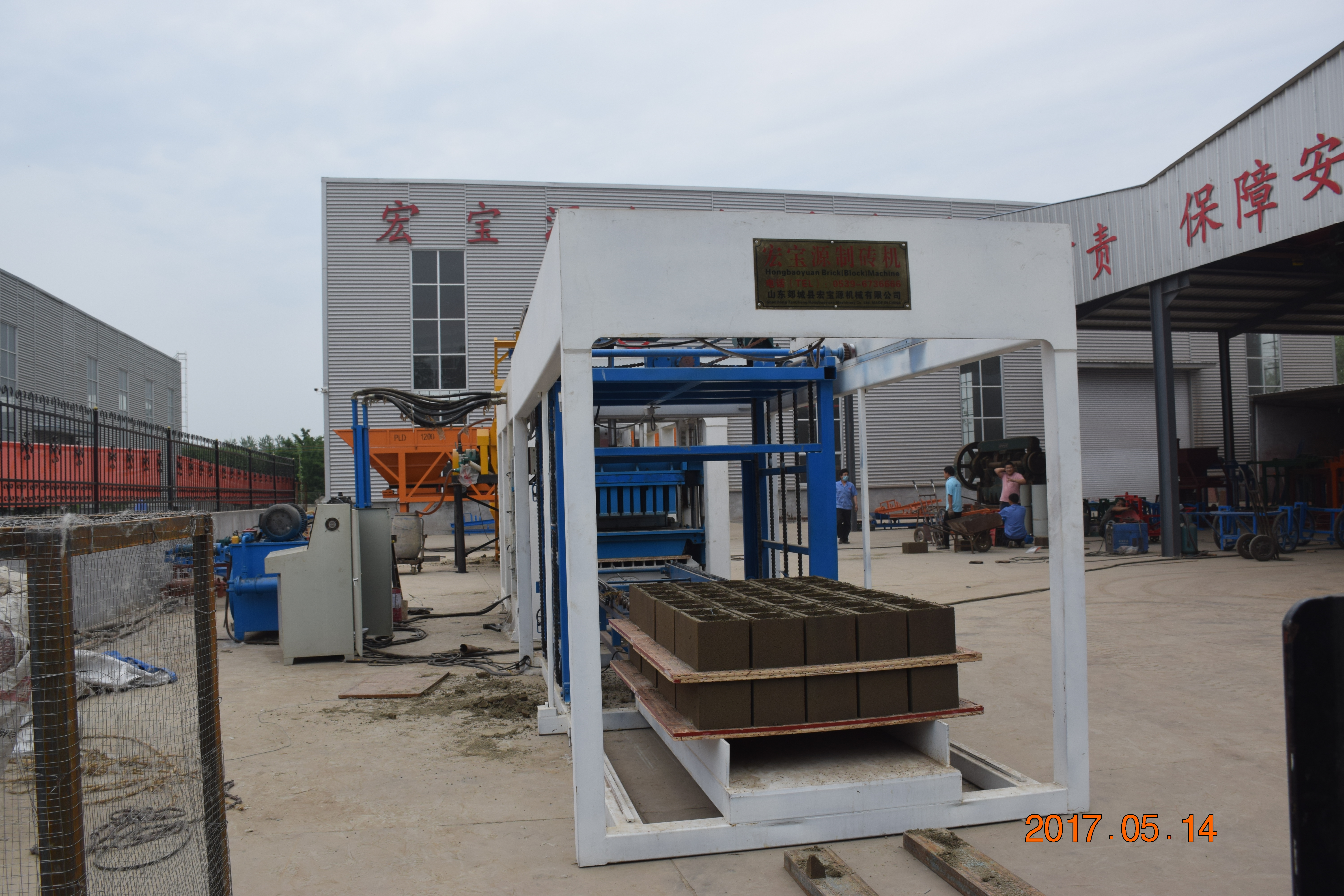 Hollow Fly Ash Brick Making Machine Brick Molding Machine Price QTJ8-15 Automatic Hydraulic Brick Ma(图3) Hollow Fly Ash Brick Making Machine Brick Molding Machine Price QTJ8-15 Automatic Hydraulic Brick Ma(图3)