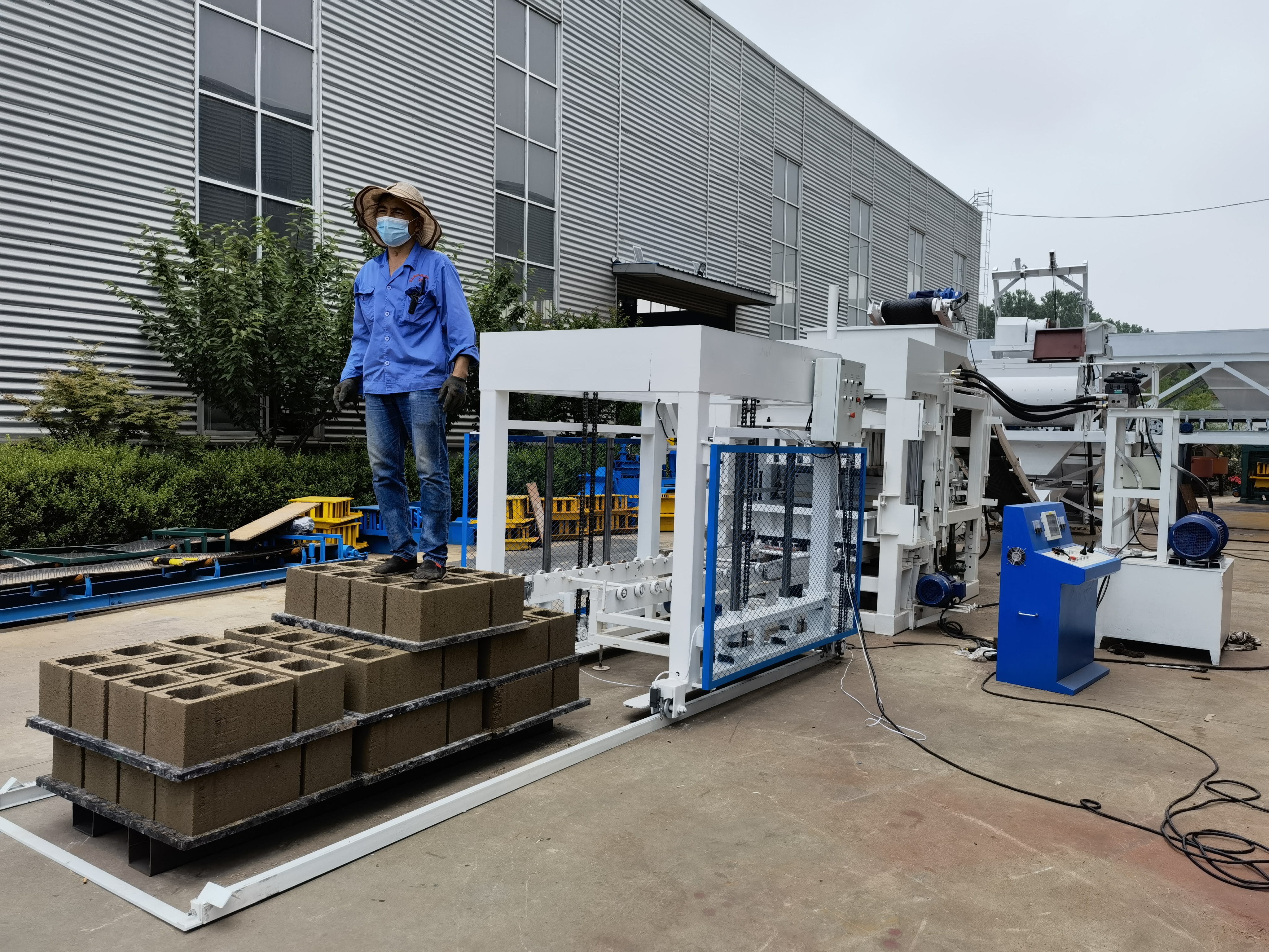 Cement Bricks Hydraulic Pressing Machine(图2)